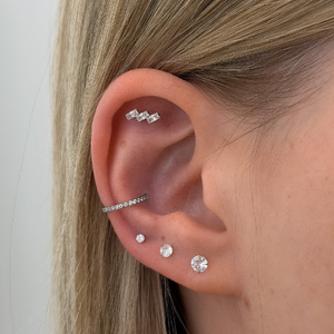 Titánium Helix Piercing – Három Cirkónia Kővel - 6 mm