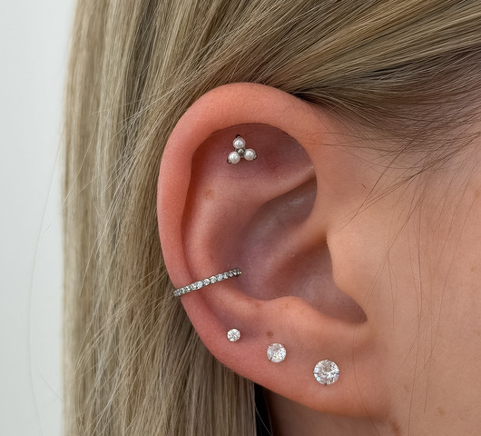 Titánium Három Gyöngyös Piercing – 8 mm