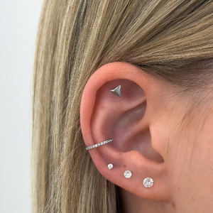 Ezüst Színű Háromszög Mintás Titán Talpas Piercing – 6 mm