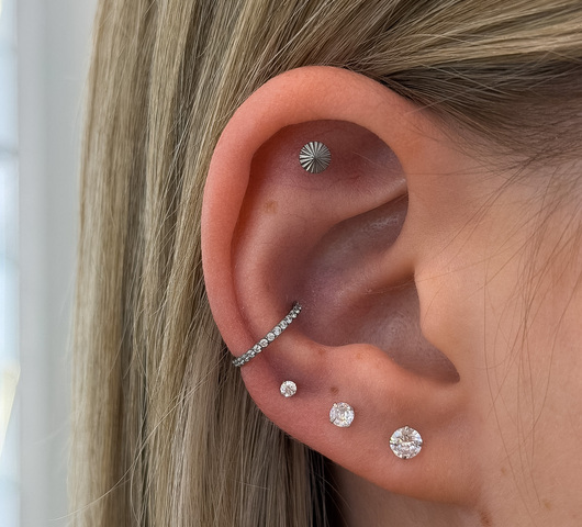 Bordázott Kör Mintás Titán Talpas Piercing – 8 mm