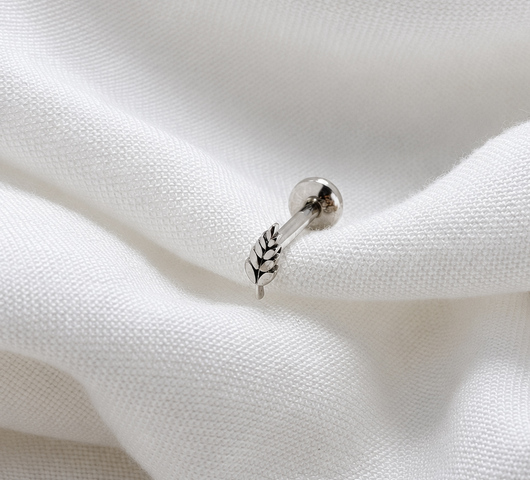 14K sárga arany talpas piercing – levél mintával