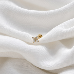 14K sárga arany talpas piercing – virág formájú cirkónia díszítéssel
