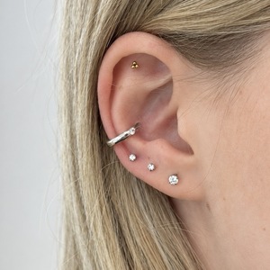 S925 Ezüst conch piercing egy cirkónia kővel