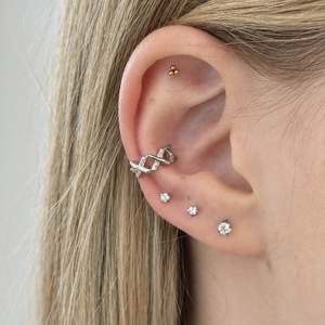 S925 Ezüst conch piercing “x” mintával