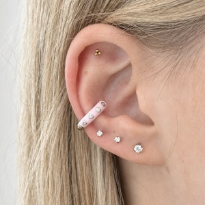 S925 Ezüst conch piercing szív alakú kövekkel