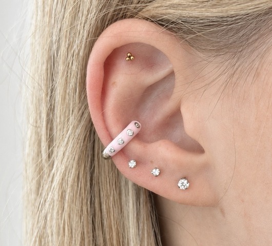S925 Ezüst conch piercing szív alakú kövekkel