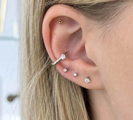 S925 Ezüst conch piercing egy cirkónia kővel
