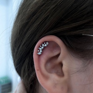 Helix piercing titánból