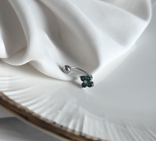 Zöld virágos köldökpiercing – 925 ezüst