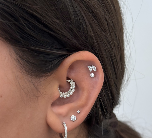 S925 Ezüst Migrén/Daith Piercing – Dupla Soros Cirkónia Kövekkel