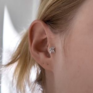 Levéldíszes cirkónia fülpiercing – S925 ezüs