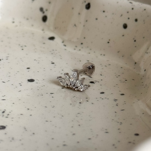 Ezüstből készült talpas piercing