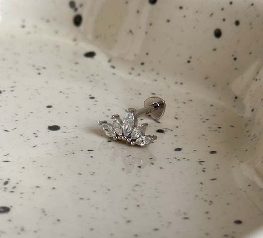 Ezüstből készült talpas piercing