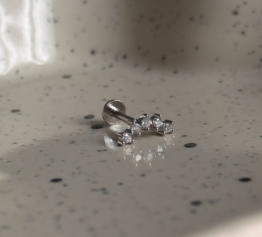 Ezüstből készült talpas piercing