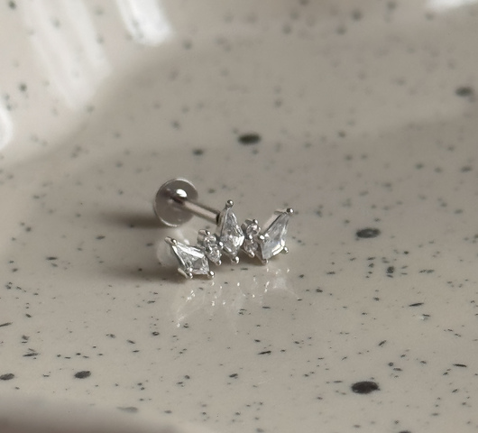 Ezüstből készült talpas piercing