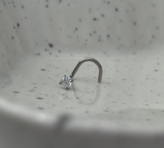 Titán orr piercing