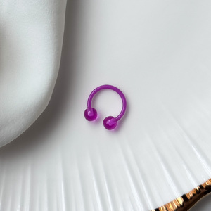 Lila műanyag piercing