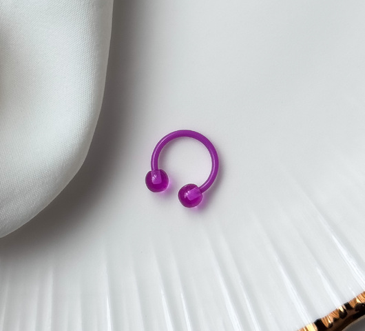 Lila műanyag piercing