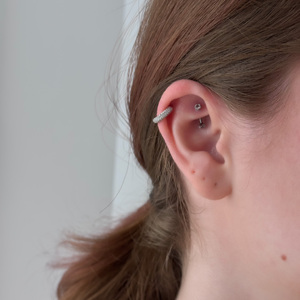 Helix piercing S925 ezüstből – többsoros cirkónia kövekkel