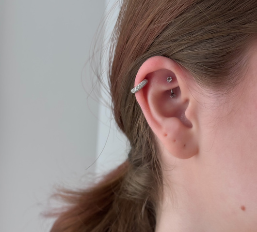 Helix piercing S925 ezüstből – többsoros cirkónia kövekkel