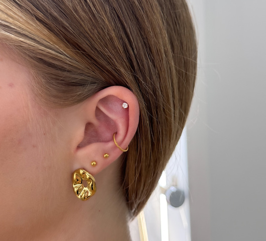 Csavart titán fülékszer Conch/Helix/Fülbevaló