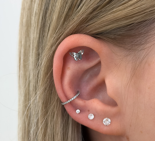 Pillangó mintás titán talpas piercing