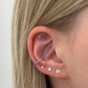 Bordázott csillag mintás titán piercing