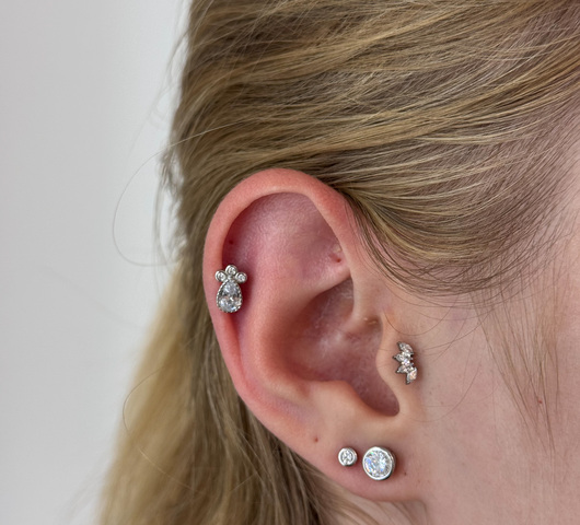 Ezüstből készült helix piercing