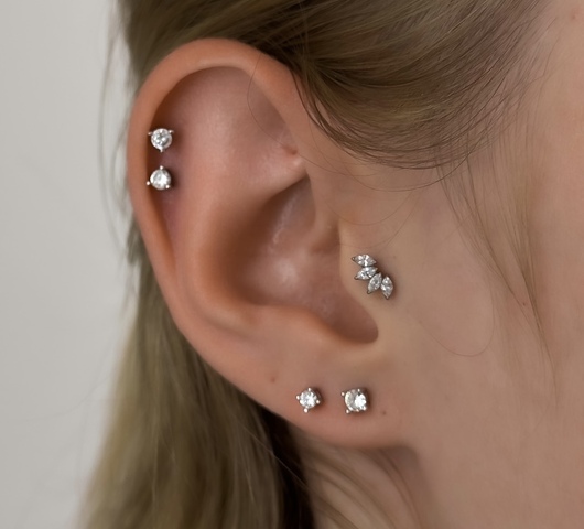 Titán labret piercing cirkónia kövekkel