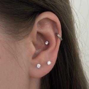 Dupla hatású karika helix piercing – 8 mm átmérő