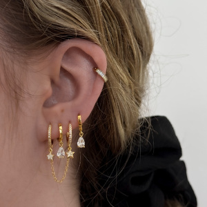 Köves helix piercing titánból