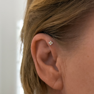 Virágos Cirkónia Talpas Piercing – Arany Színű Titánium